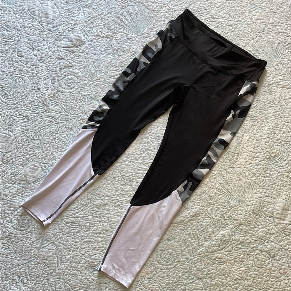 Danskin Black and White Camo Panel Leggings